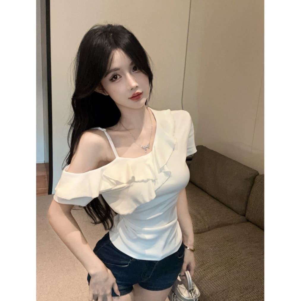 실사 비스듬한 어깨 오프숄더 슬립 프릴 반팔 슬림해 보이는 티셔츠 맨위 이미지 5