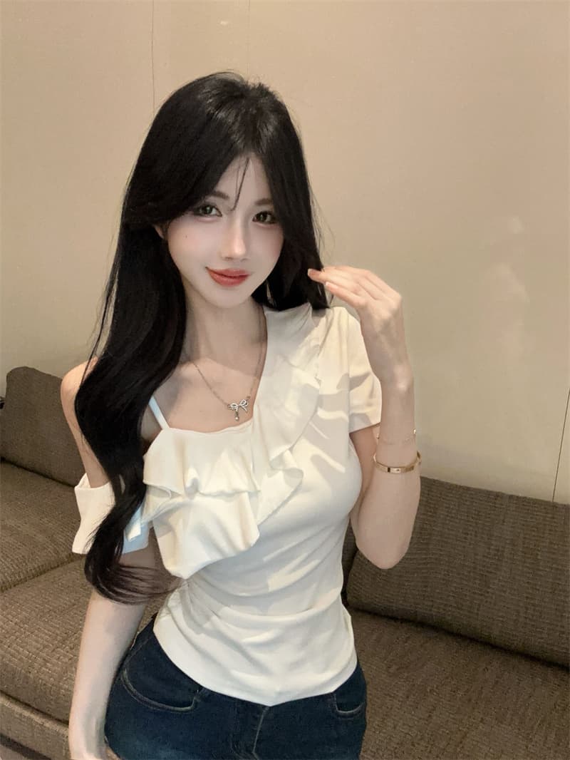실사 비스듬한 어깨 오프숄더 슬립 프릴 반팔 슬림해 보이는 티셔츠 맨위 상세 이미지 2