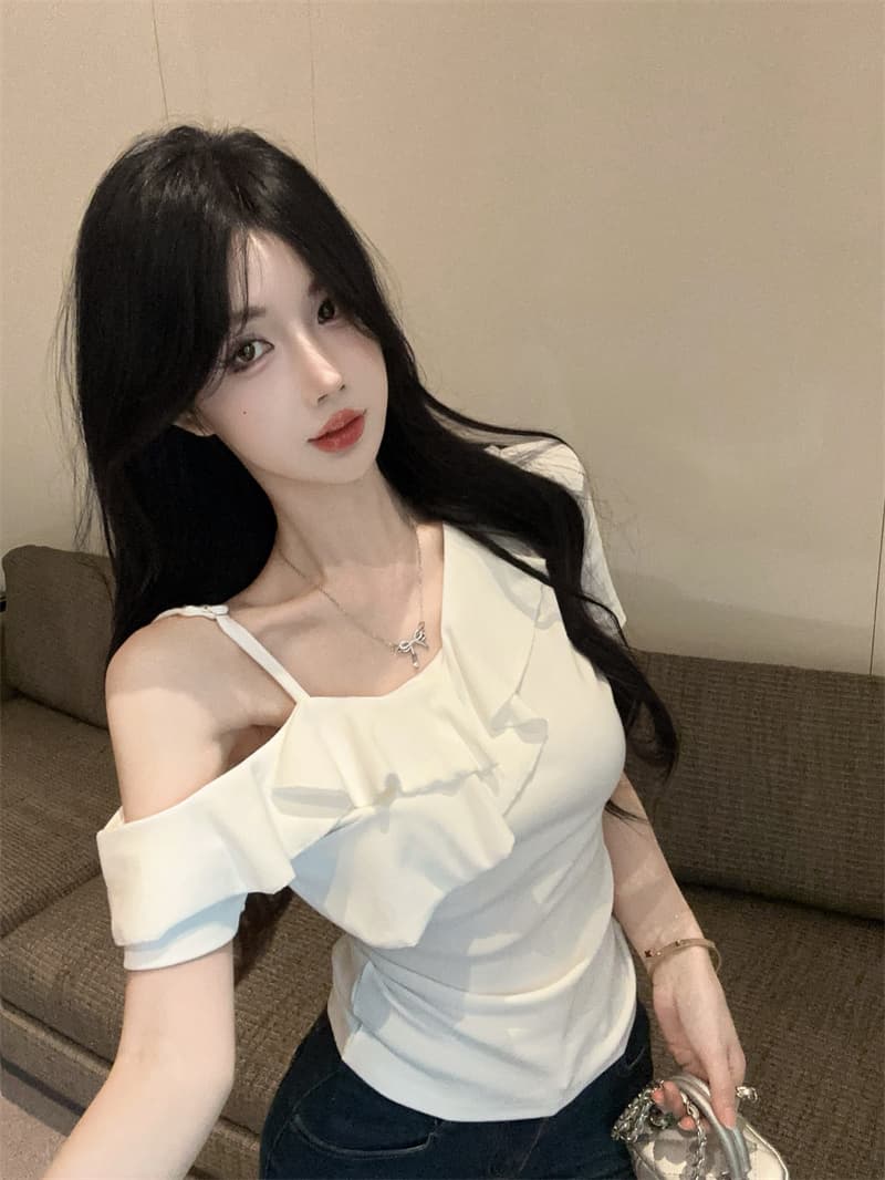 실사 비스듬한 어깨 오프숄더 슬립 프릴 반팔 슬림해 보이는 티셔츠 맨위 상세 이미지 3