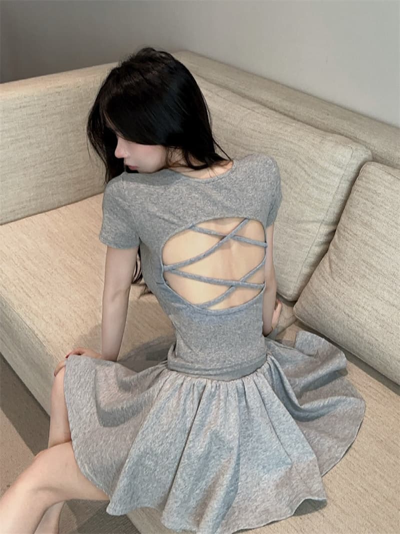 실사 순수한 욕망 품격 섹시함 핫걸 백리스 나비 매듭 반팔 티셔츠 하이웨이스트 슬림해 보이는 퍼프 스커트 투피스 세트 상세 이미지 13