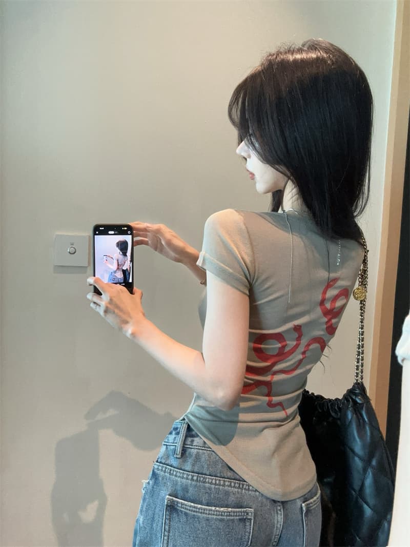 실사 프린트 반팔 u 칼라 핫걸 타이트 반팔 맨위 티셔츠 정가 이미지 3