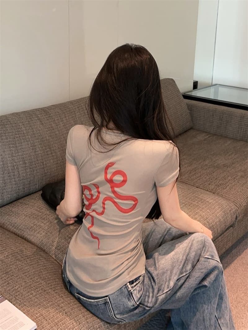 실사 프린트 반팔 u 칼라 핫걸 타이트 반팔 맨위 티셔츠 정가 상세 이미지 4