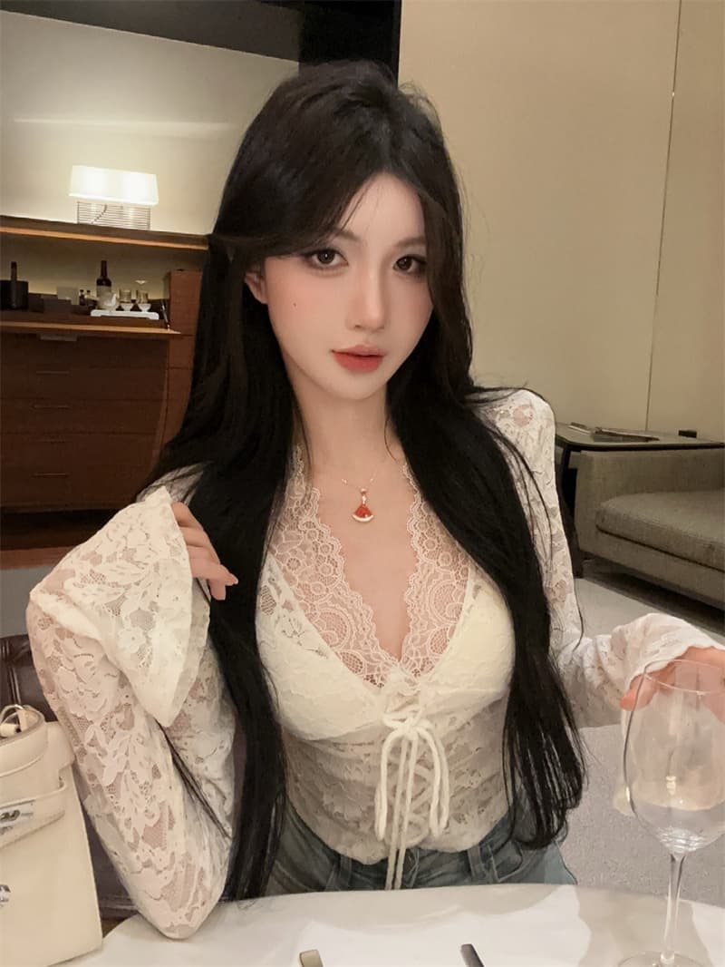 실사 순수한 욕망 홀로우 아웃 섹시함 레이스 V넥 스트랩 나팔 소매 인사이드 가져 가라. 기본 셔츠 맨위 상세 이미지 1