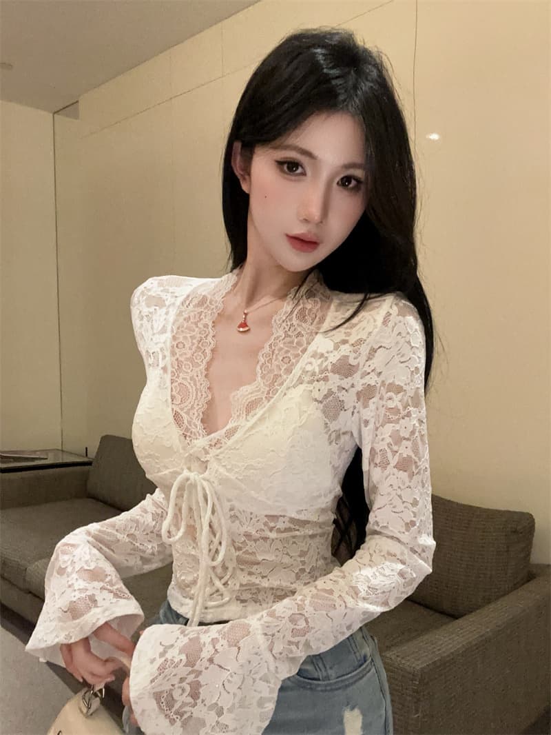 실사 순수한 욕망 홀로우 아웃 섹시함 레이스 V넥 스트랩 나팔 소매 인사이드 가져 가라. 기본 셔츠 맨위 상세 이미지 5