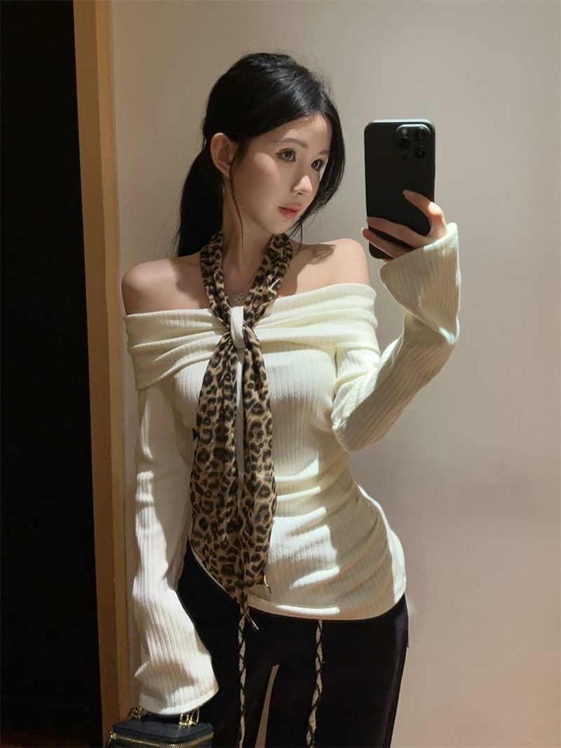 실사 디자인 센스 오프숄더 레오파드 무늬 행침 목 섹시함 품격 리본 슬림해 보이는 긴팔 기본 셔츠 티셔츠 맨위 상세 이미지 1