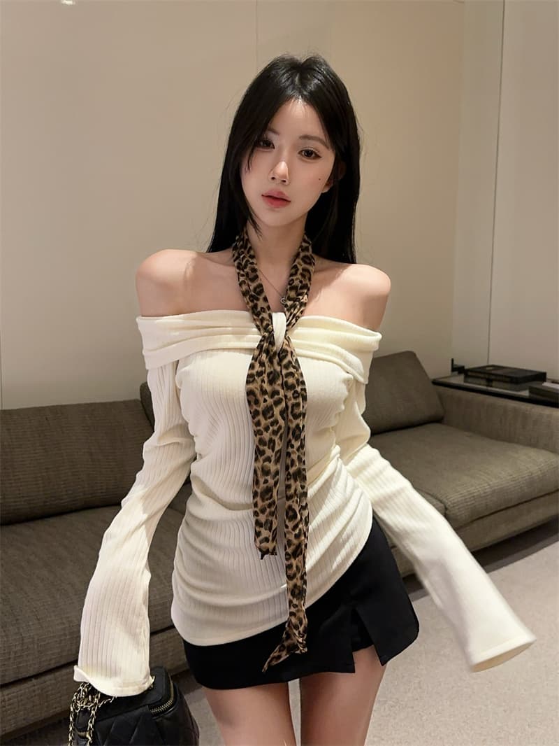 실사 디자인 센스 오프숄더 레오파드 무늬 행침 목 섹시함 품격 리본 슬림해 보이는 긴팔 기본 셔츠 티셔츠 맨위 상세 이미지 5