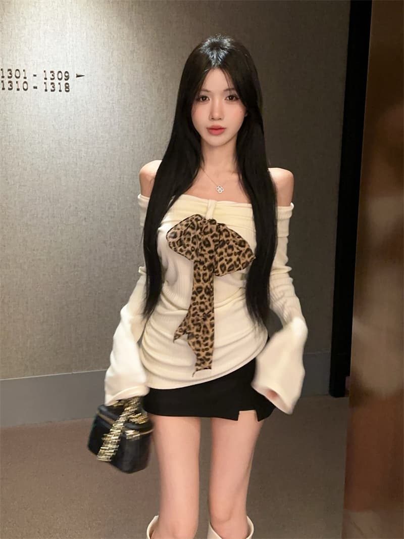 실사 디자인 센스 오프숄더 레오파드 무늬 행침 목 섹시함 품격 리본 슬림해 보이는 긴팔 기본 셔츠 티셔츠 맨위 상세 이미지 10