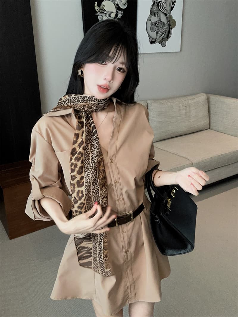실사 품격 폴로 칼라 허리 수축 슬림해 보이는 긴팔 셔츠 한 마디 점프 슈트 미니 스커트 경기 스카프 벨트 상세 이미지 9