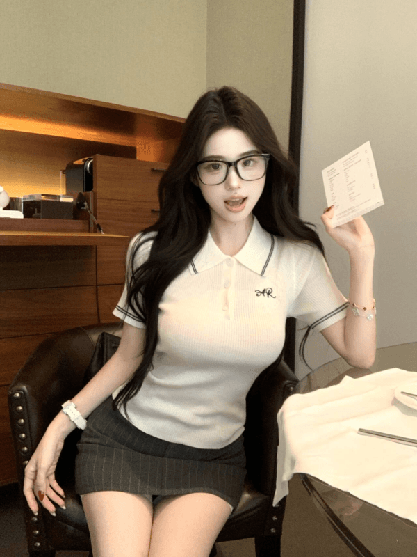 실사 정가 클래식 미니멀리즘 몸매 가꾸기 POLO 칼라 니트 스웨터 반팔 스트라이프 반 스커트 타이트 스커트 수리 슬림해 보이는 미니 스커트