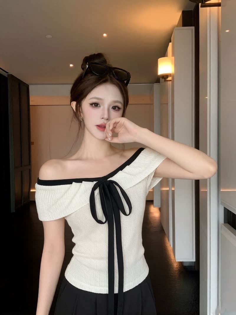 실사 프랑스식 작은 샤넬 스타일 오프숄더 맨위 배색 레이스업 슬림해 보이는 반팔 티셔츠 이미지 3