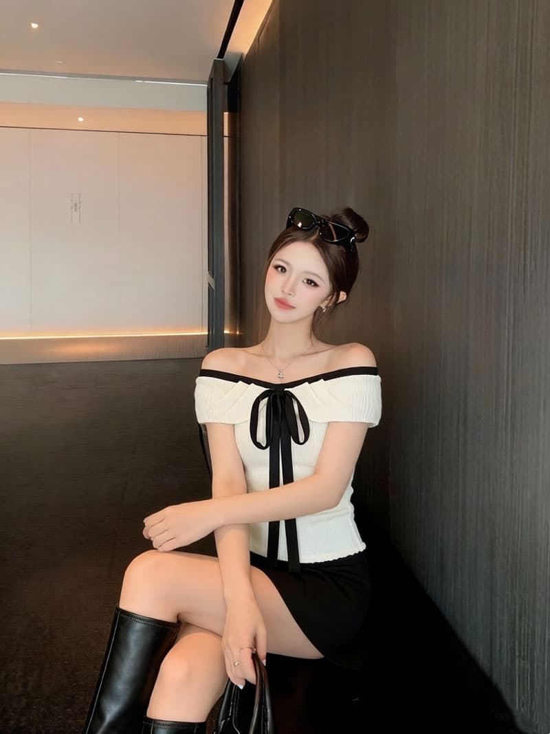 실사 프랑스식 작은 샤넬 스타일 오프숄더 맨위 배색 레이스업 슬림해 보이는 반팔 티셔츠 상세 이미지 4