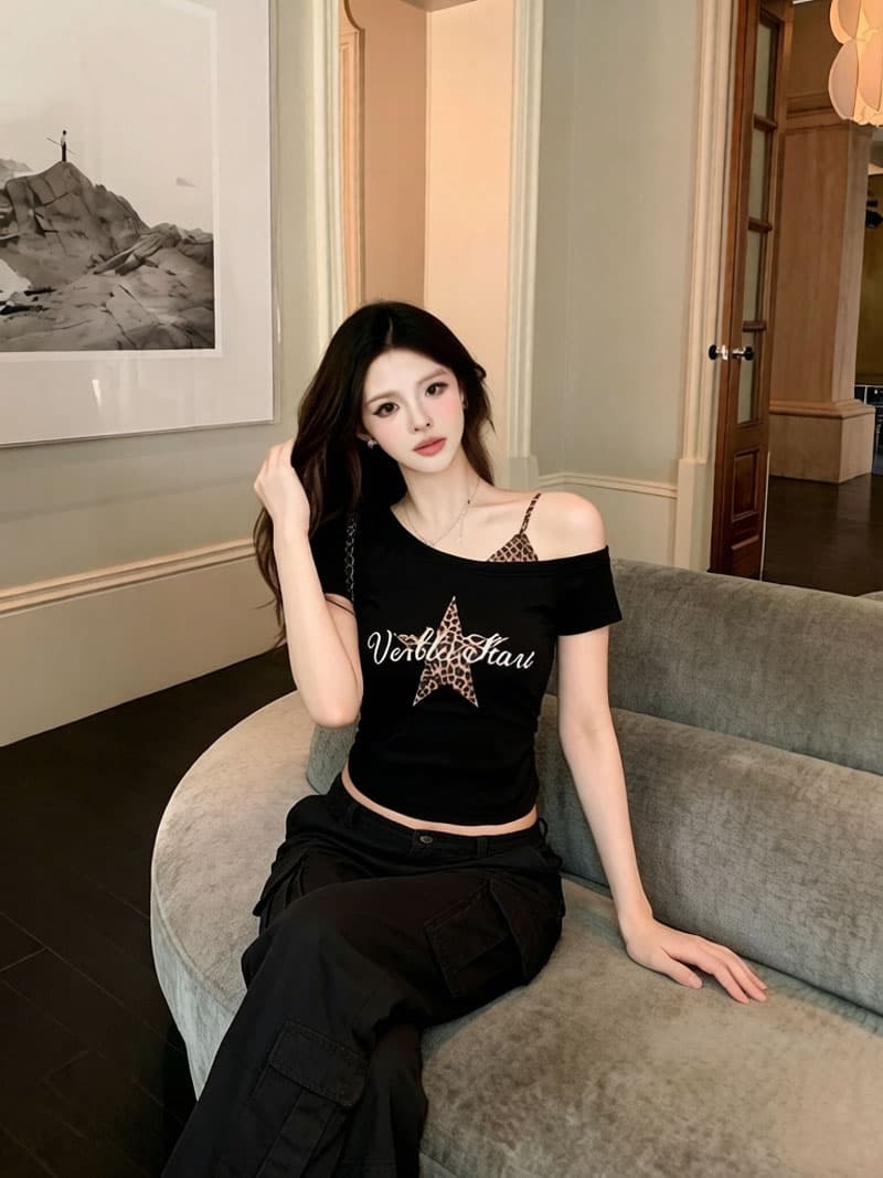 실사 아메리칸 핫걸 레오파드 무늬 오각형 별 프린트 반팔 티셔츠 여름 새로운 몸매 가꾸기 슬림해 보이는 비스듬한 어깨 의류 이미지 4
