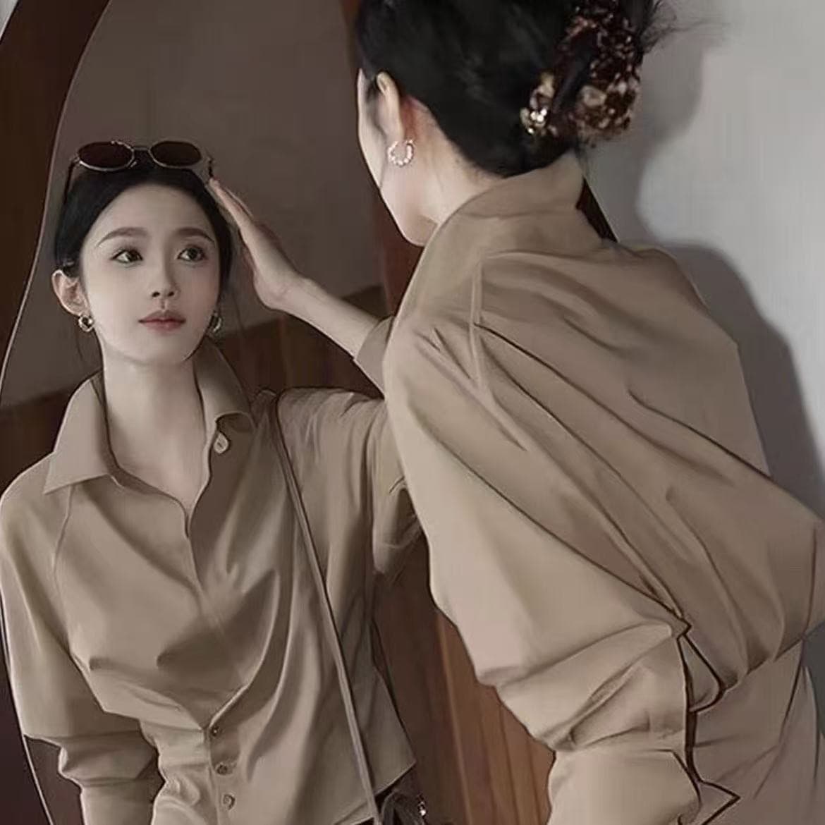 프랑스식 불규칙 긴팔 비스듬한 버클 여성 셔츠 조기 봄 가을 2026 새로운 슬림해 보이는 맨위 허리 수축 고급 센스 셔츠 상세 이미지 4