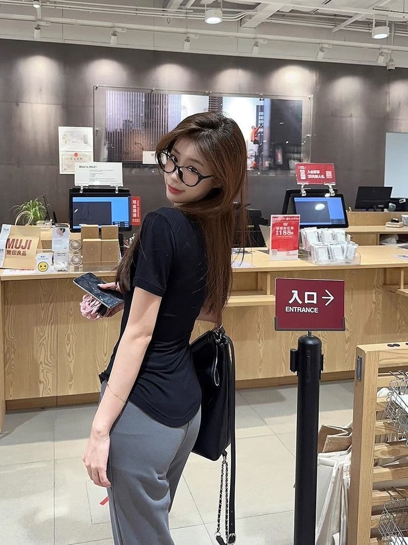 순수한 욕망 바람 몸매 가꾸기 긍정적 인 어깨 V넥 반팔 티셔츠 여성 여름 새로운 불규칙 허리 수축 슬림해 보이는 회색 다용도 맨위 상세 이미지 10
