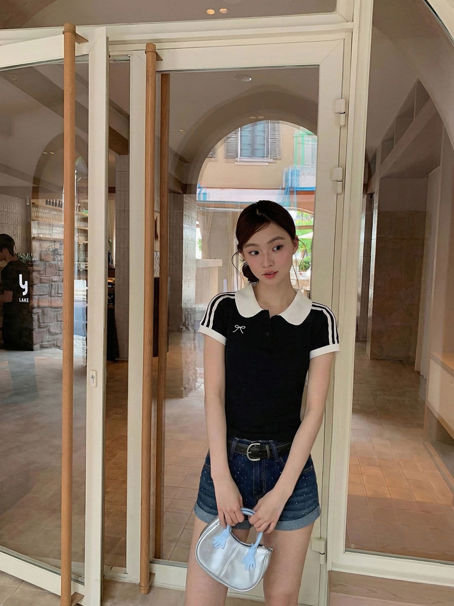 검정색 긍정적 인 어깨 반팔 티셔츠 여성 여름 한 부서 학원 스타일 핫걸 몸매 가꾸기 슬림해 보이는 맨위 이미지 3