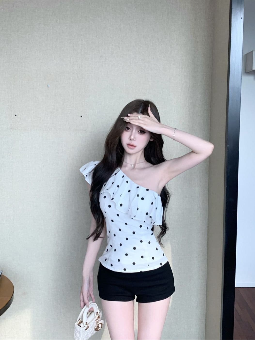 차가운 실크 코튼 프랑스식 프릴 도트 무늬 비스듬한 어깨 민소매 조끼 여성 여름 몸매 가꾸기 핫걸 맨위