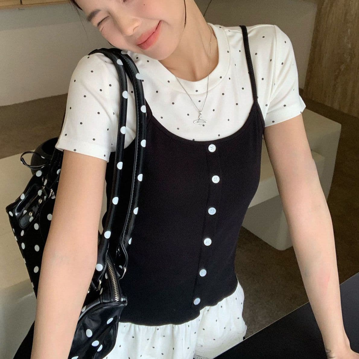 페이크 레이어드 긍정적 인 어깨 반팔 티셔츠 여성 2026 여름 발레 바람 몸매 가꾸기 슬림해 보이는 다용도 아름다운 도트 무늬 맨위 ins