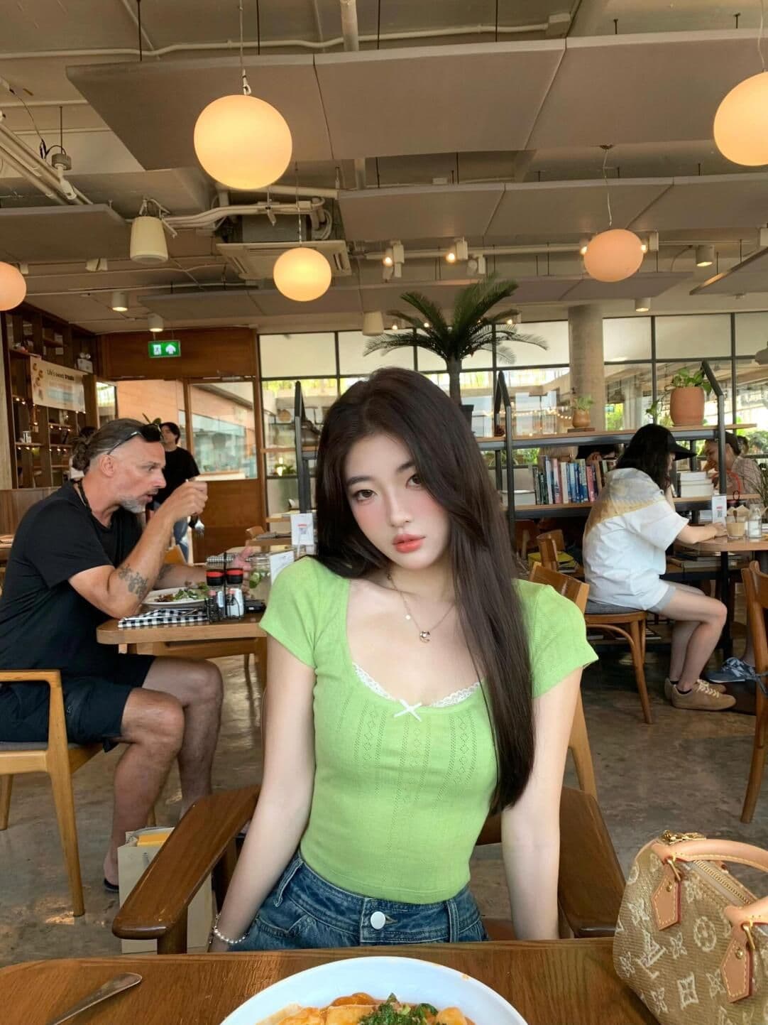 페이크 레이어드 레이스 티셔츠 여성 여름 디자인 센스 몸매 가꾸기 쇼트 스타일 달콤한 매운맛 녹색 작은 맨위
