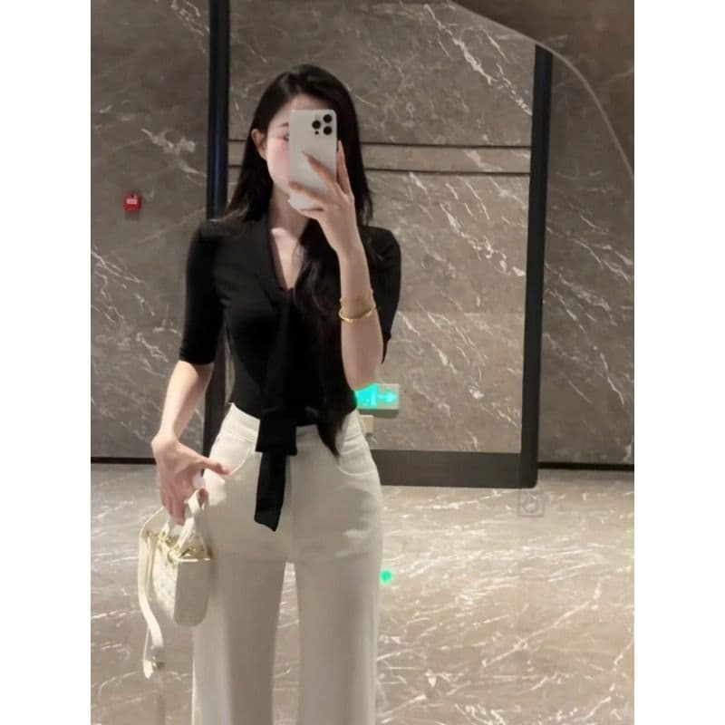 프랑스식 V넥 화이트 칼라 바람 리본 검정색 반팔 얼음 실크 니트 스웨터 여성 몸매 가꾸기 슬림해 보이는 디자인 센스 맨위 티셔츠 여름