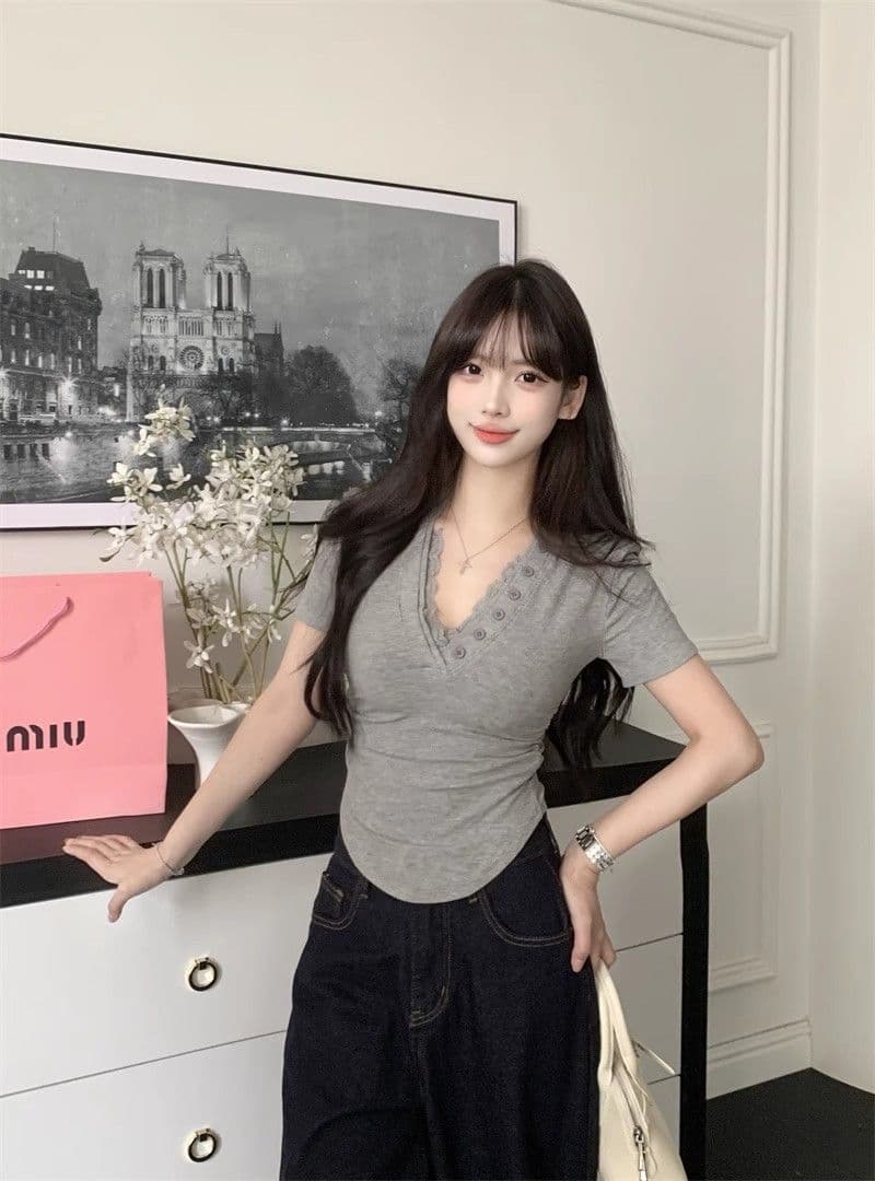 레이스 조각 섹시함 V넥 반팔 티셔츠 여성 여름 몸매 가꾸기 허리 수축 순수한 욕망 회색 타이트 슬림해 보이는 만나는 맨위 상세 이미지 2