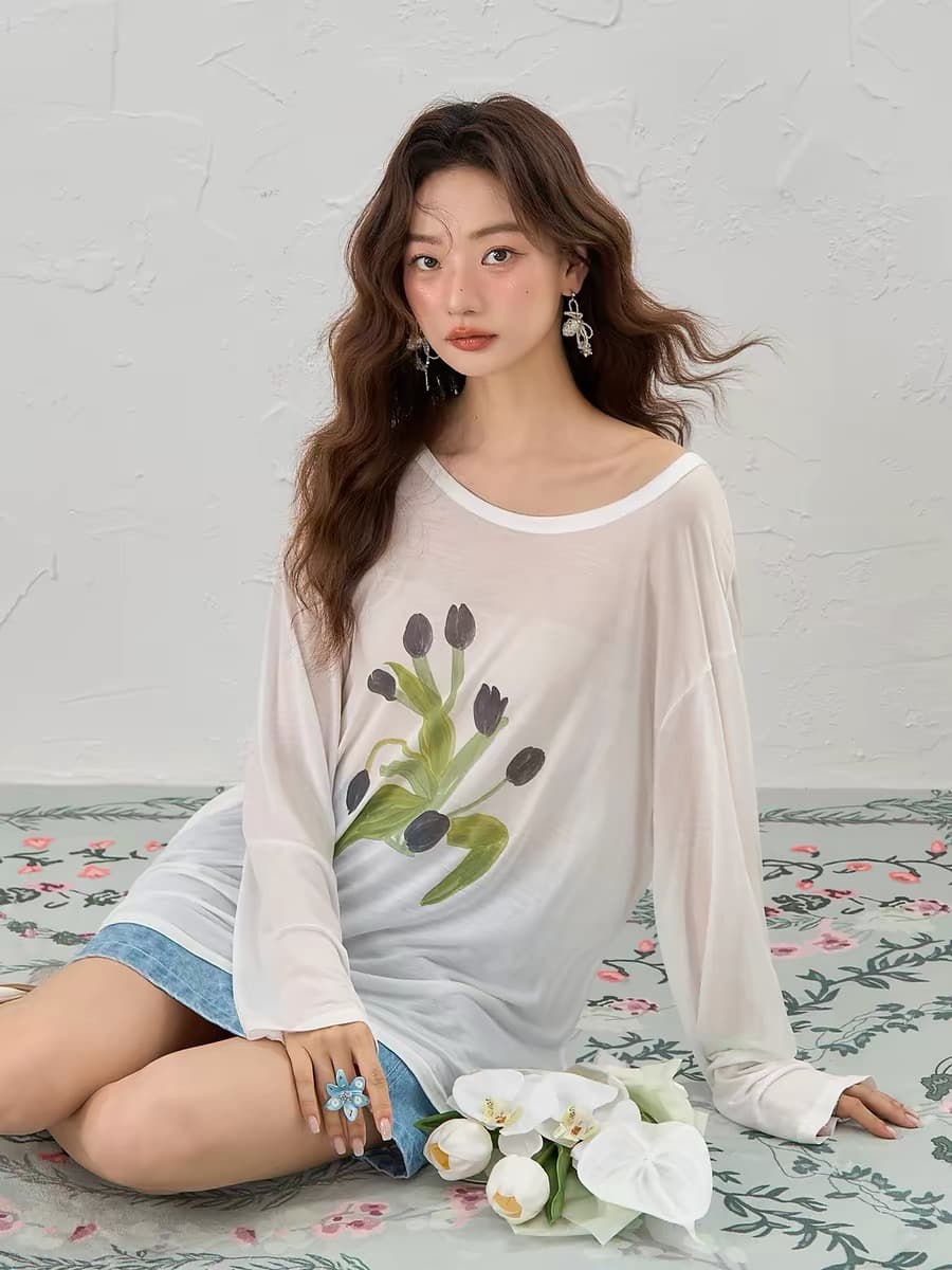 화이트 프린트 긴팔 비스듬한 어깨 티셔츠 여성 여름 얇은 스타일 루즈핏 오프숄더 맨위 자외선 차단 블라우스 상세 이미지 2