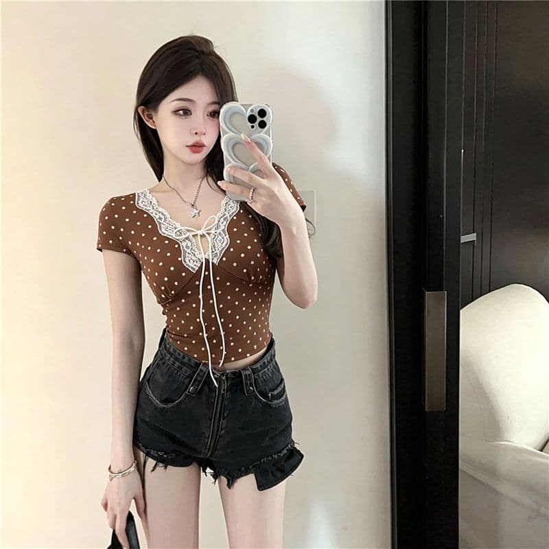 섹시함 도트 무늬 패치워크 레이스 V넥 반팔 티셔츠 여성 새로운 핫걸 레이스업 몸매 가꾸기 슬림해 보이는 반팔 맨위 상세 이미지 11