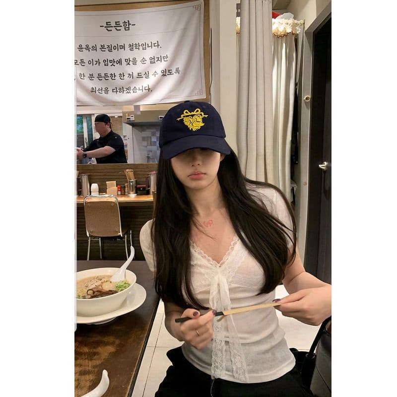 한 스타일 새로운 다용도 달콤함 화이트 V넥 레이스 조각 반팔 티셔츠 여성 여름 스트랩 허리 수축 슬림해 보이는 맨위