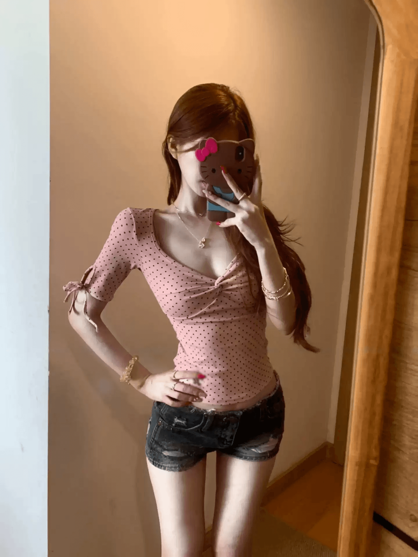 아메리칸 핫걸 도트 무늬 핑크색 긍정적 인 어깨 반팔 티셔츠 여성 여름 새로운 몸매 가꾸기 슬림해 보이는 달콤함 스트랩 맨위 tee