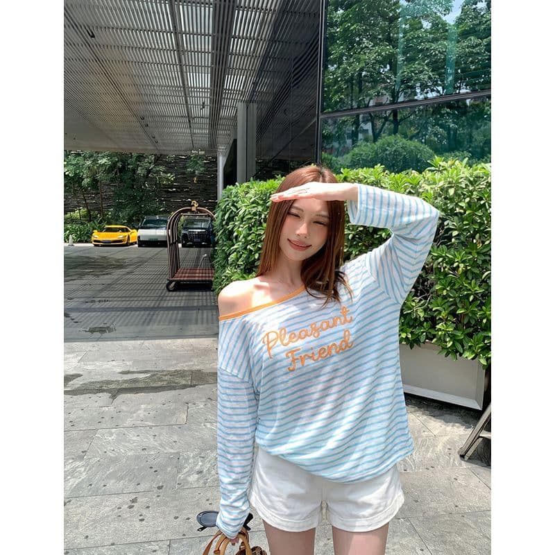 한 부서 블루 화이트 스트라이프 알파벳 라운드 넥 오프숄더 긴팔 티셔츠 여성 26 여름 새로운 루즈핏 다용도 슬림해 보이는 맨위