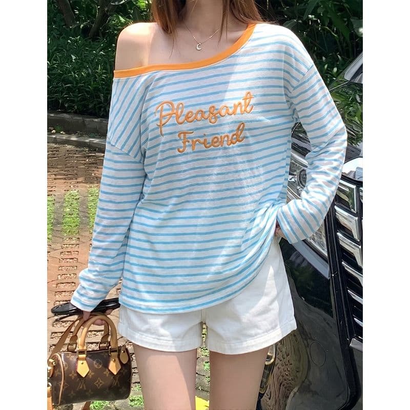 한 부서 블루 화이트 스트라이프 알파벳 라운드 넥 오프숄더 긴팔 티셔츠 여성 26 여름 새로운 루즈핏 다용도 슬림해 보이는 맨위 이미지 3