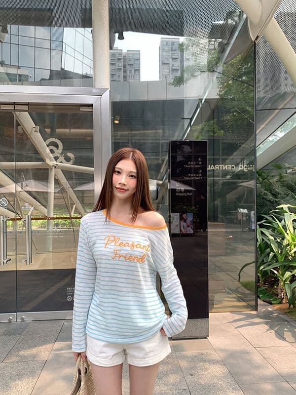 한 부서 블루 화이트 스트라이프 알파벳 라운드 넥 오프숄더 긴팔 티셔츠 여성 26 여름 새로운 루즈핏 다용도 슬림해 보이는 맨위 상세 이미지 6