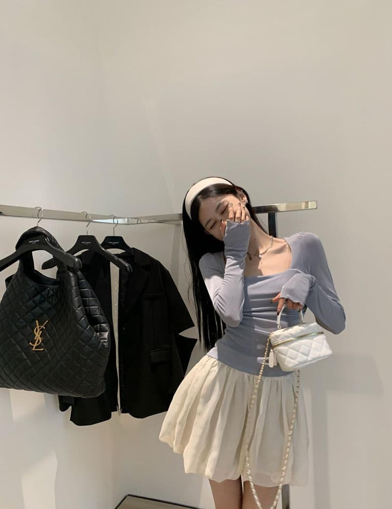 티셔츠 여성 핫걸 광장 칼라 타이트 주름 슬림해 보이는 긴팔 맨위 짧은 꽃밭 바지 세트 상세 이미지 10