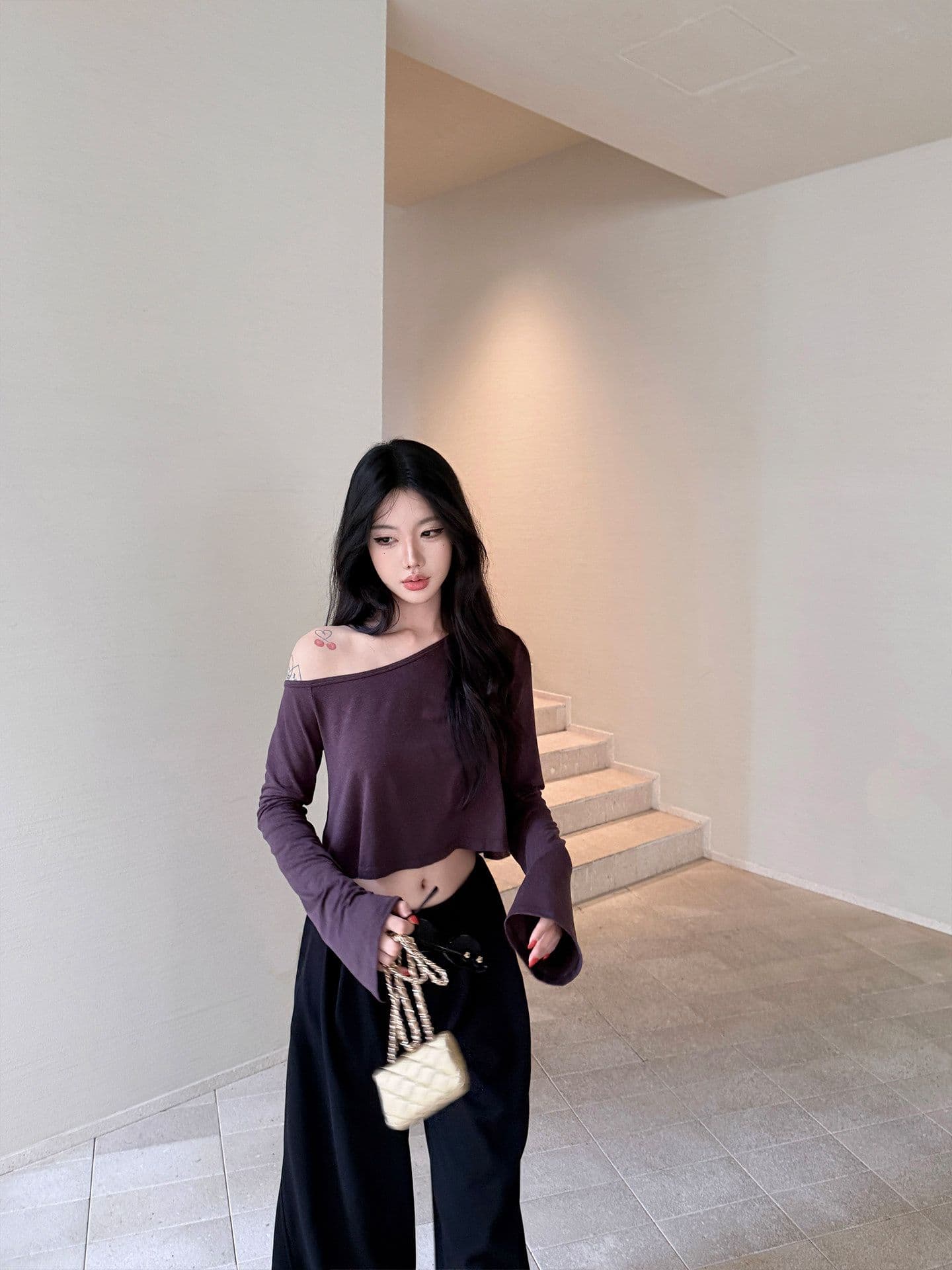 비스듬한 어깨 긴팔 티셔츠 여성 여름과 가을 쇼트 스타일 슬림해 보이는 다용도 오프숄더 핫걸 슬림해 보이는 작은 대중 맨위 상세 이미지 4