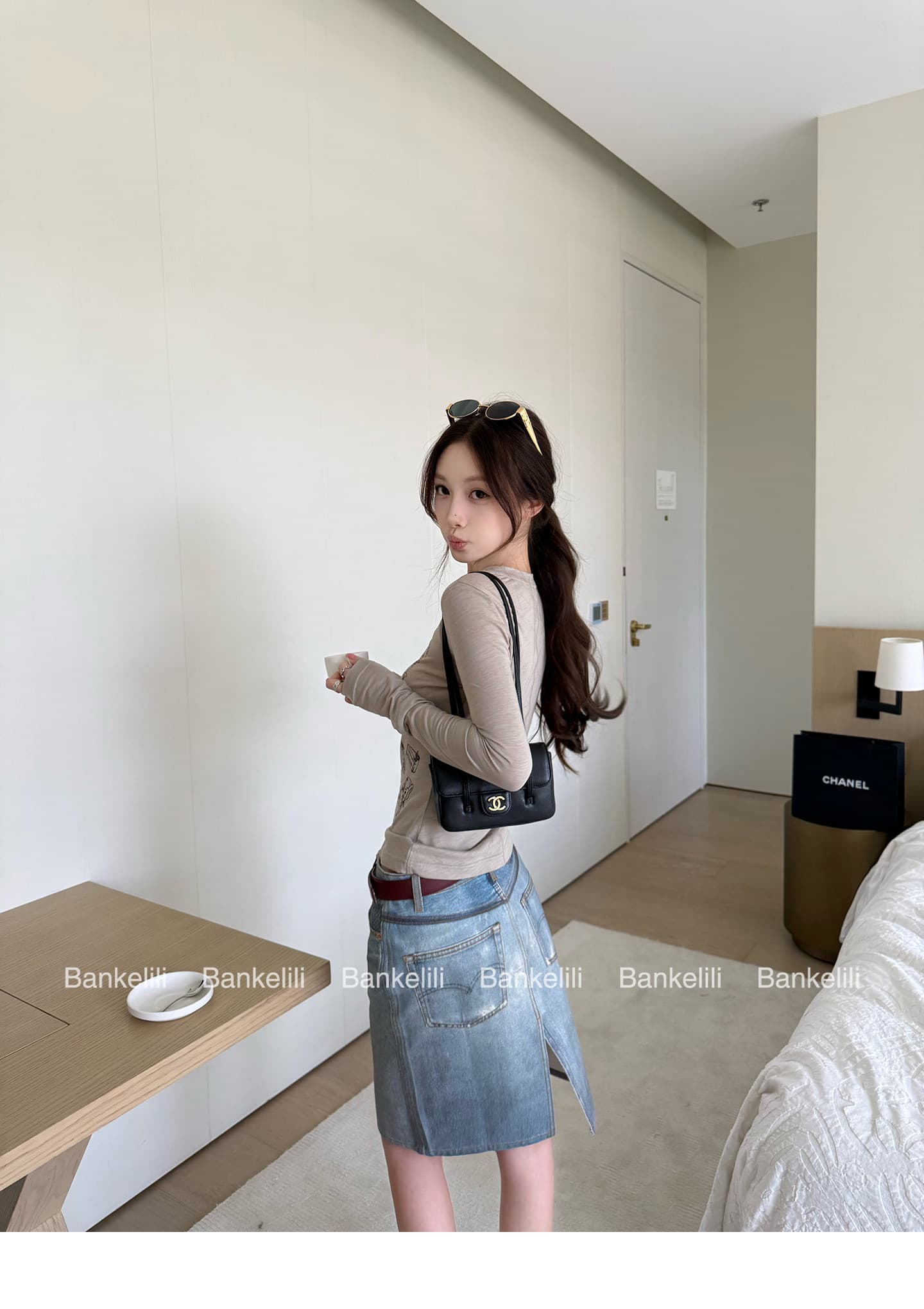 눈꽃 면 얇은 스타일 레트로 라운드 넥 프린트 자외선 차단 긴팔 맨위 여성 여름 몸매 가꾸기 작은 대중 긍정적 인 어깨 화이트 티셔츠 상세 이미지 1