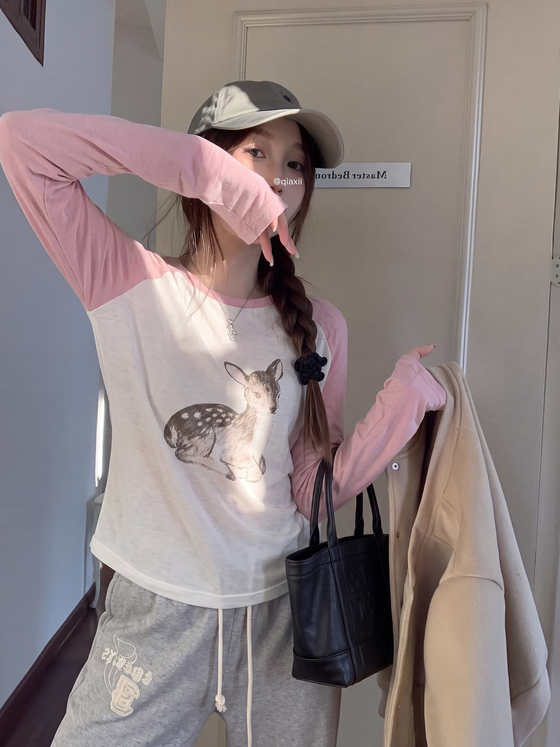 라이 경기 서울 Chic 작은 사슴 프린트 얇은 스타일 긴팔 티셔츠 여성 여름과 가을 작은 대중 배색 블라우스 몸매 가꾸기 기본 셔츠 상세 이미지 2