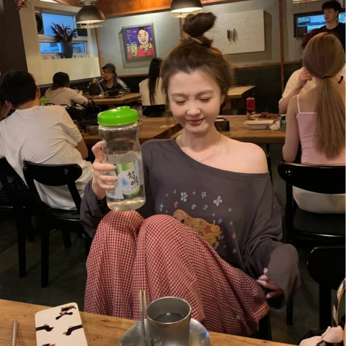 눈꽃 면 한국 스타일 느긋한 바람 프린트 비스듬한 어깨 긴팔 티셔츠 여성 여름과 가을 루즈핏 캐주얼 얇은 스타일 자외선 차단 맨위 이미지 2