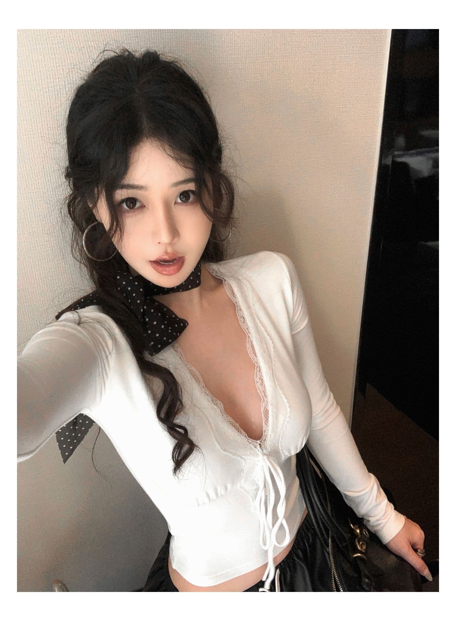 사람들 면 고급 센스 레이스 조각 보라색 V넥 긴팔 티셔츠 가을 몸매 가꾸기 인사이드 가져 가라. 기본 셔츠 맨위 상세 이미지 15