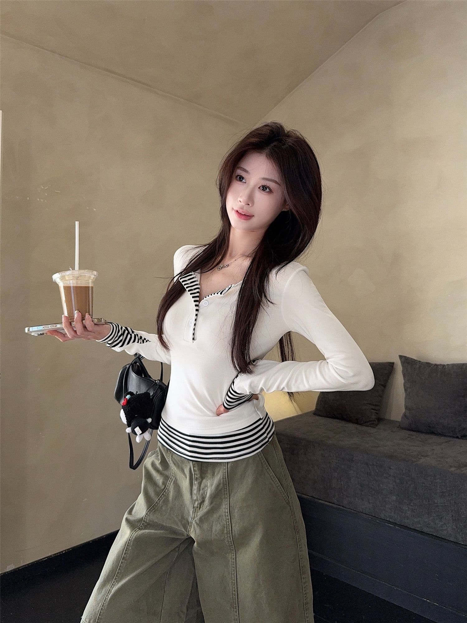 디자인 센스 핫걸 스트라이프 패치워크 티셔츠 여성 의류 가을 패치워크 반 개방 칼라 상세 이미지 4