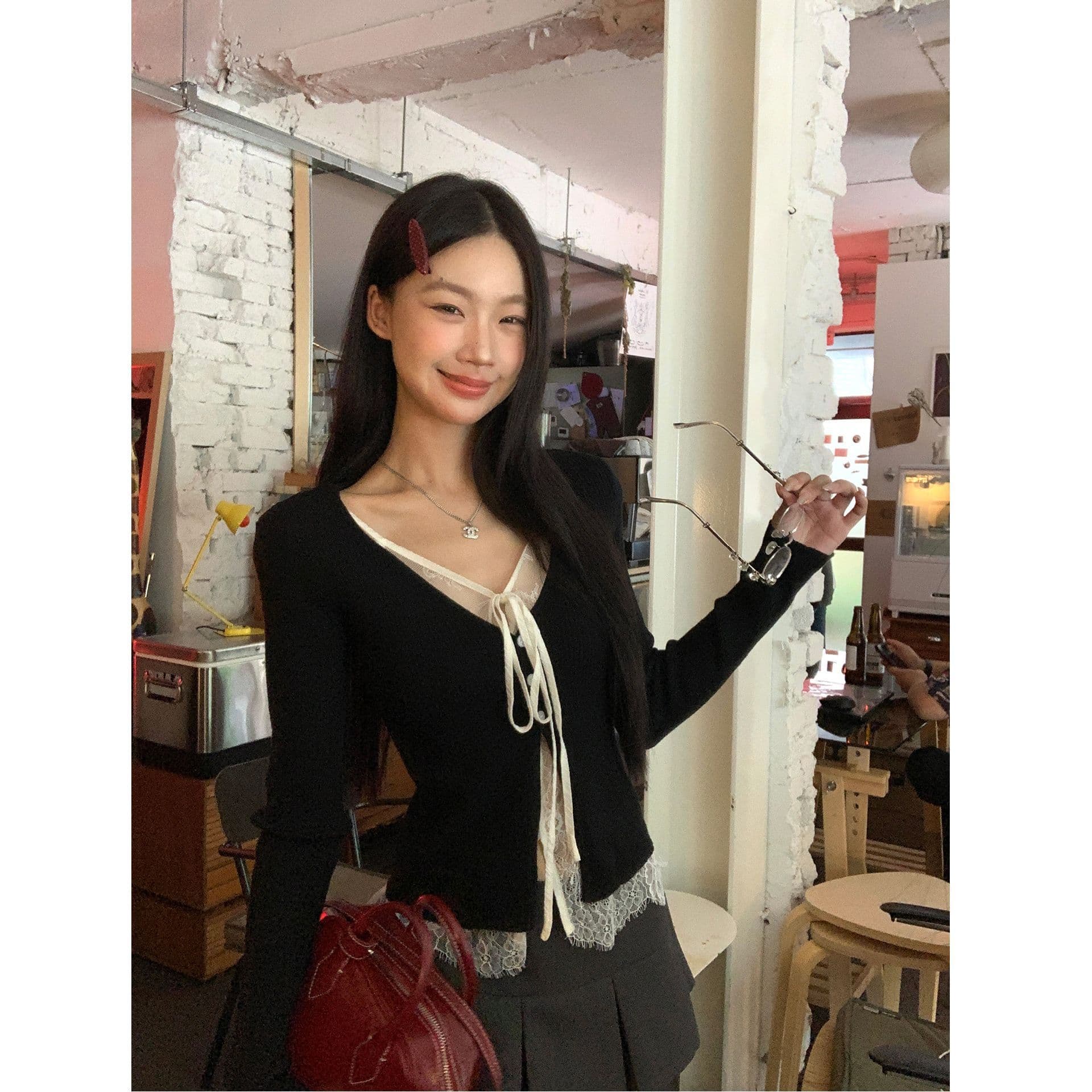 레드 맨 파빌리온 니트 스웨터 여성 착용 가져 가라. 검정색 외부 잡아라. 의류 레이스 페이크 레이어드 스웨터 코트