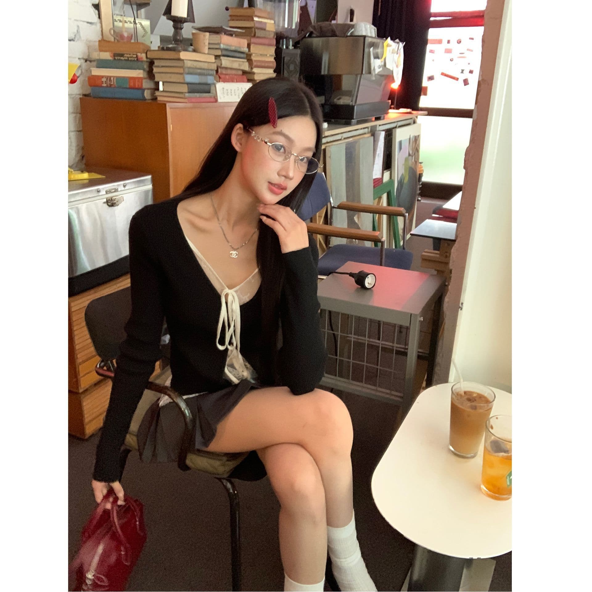 레드 맨 파빌리온 니트 스웨터 여성 착용 가져 가라. 검정색 외부 잡아라. 의류 레이스 페이크 레이어드 스웨터 코트 이미지 4