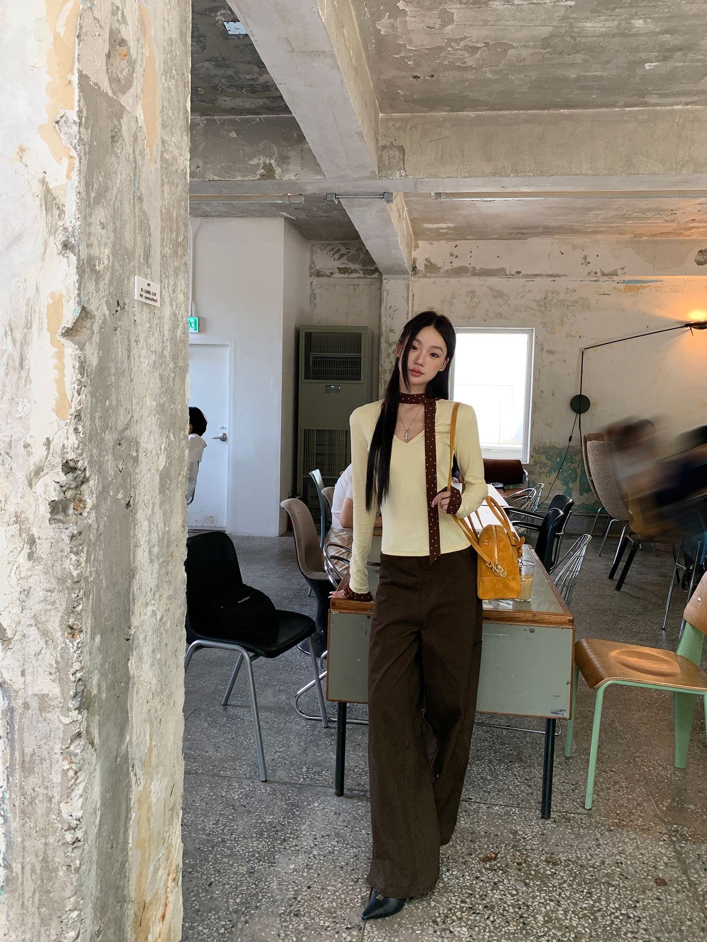 디자인 센스 긴팔 황색 티셔츠 고유 한 다용도 패치워크 핫걸 몸매 가꾸기 슬림해 보이는 맨위 여성 이미지 4