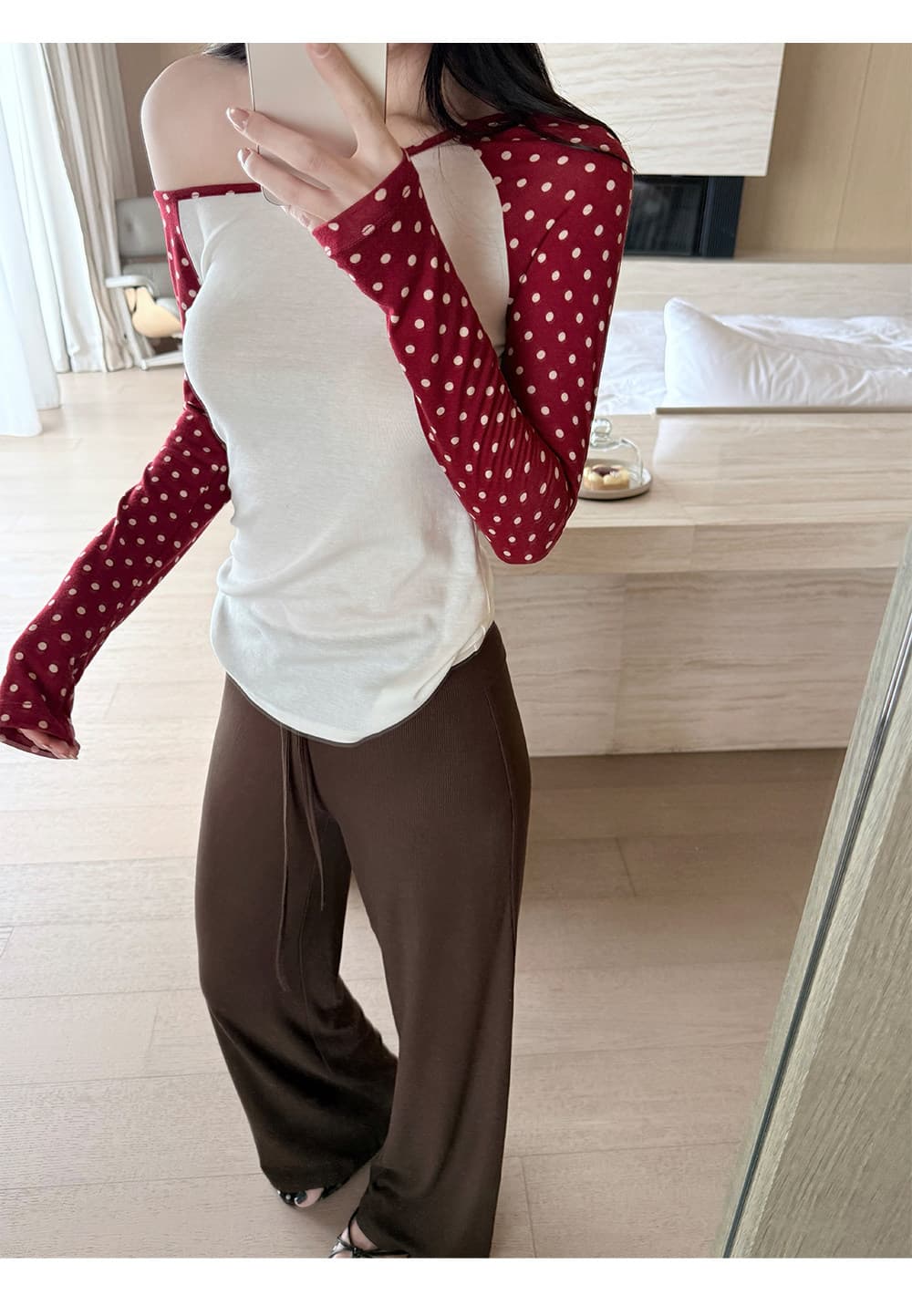 사람들 면 삼색 도트 무늬 비스듬한 어깨 긴팔 티셔츠 여성 가을 핫걸 패치워크 몸매 가꾸기 슬림해 보이는 디자인 센스 맨위 상세 이미지 23