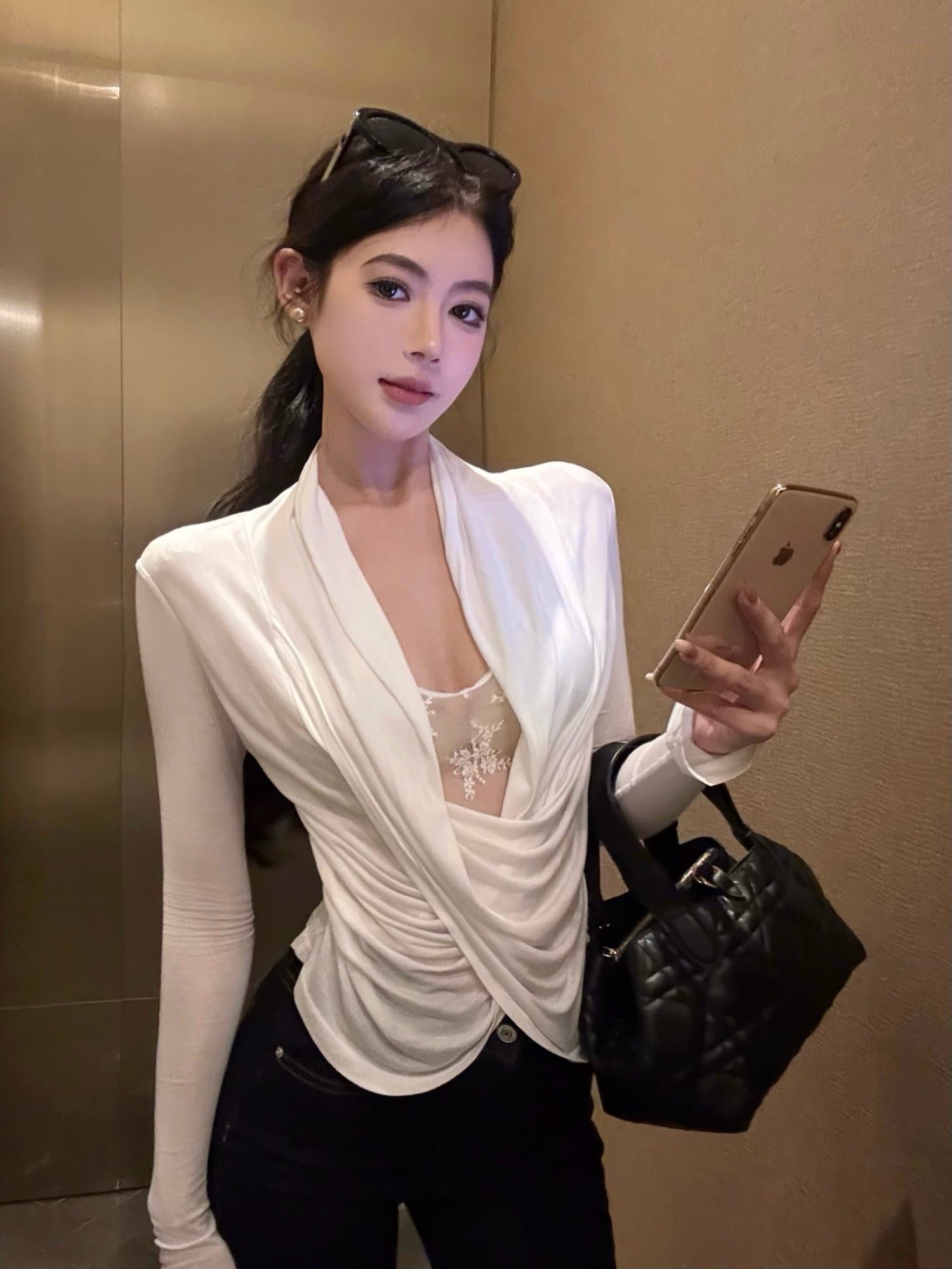 작은 대중 Chic 디자인 센스 십자가 흔들다 칼라 긴팔 티셔츠 품격 고급 센스 레이스 조각 아름다운 다용도 맨위 상세 이미지 8