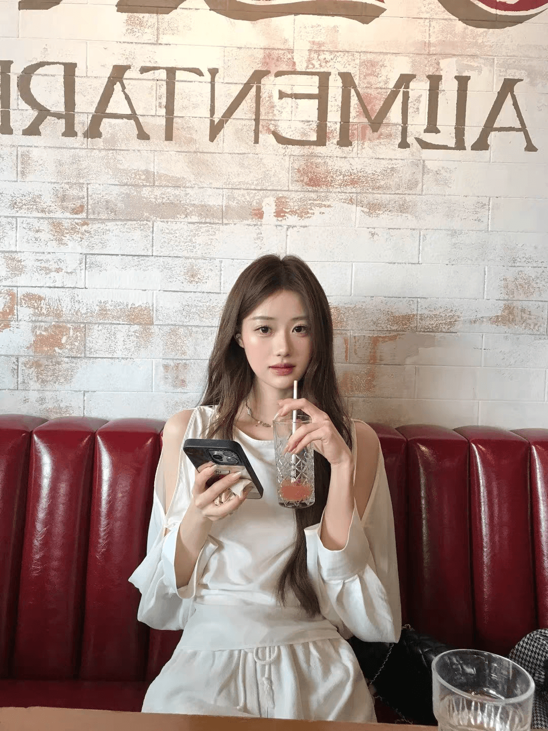 면 100% 원단 프랑스식 홀로우 아웃 스트랩 오프숄더 긴팔 여성 셔츠 작은 대중 맨위