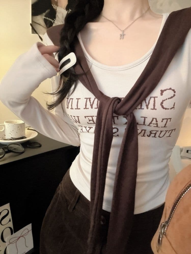 벨트 가슴 패드 페이크 레이어드 배색 알파벳 프린트 숄 긴팔 티셔츠 여성 몸매 가꾸기 허리 수축 인사이드 잡아라. 의류 상세 이미지 35