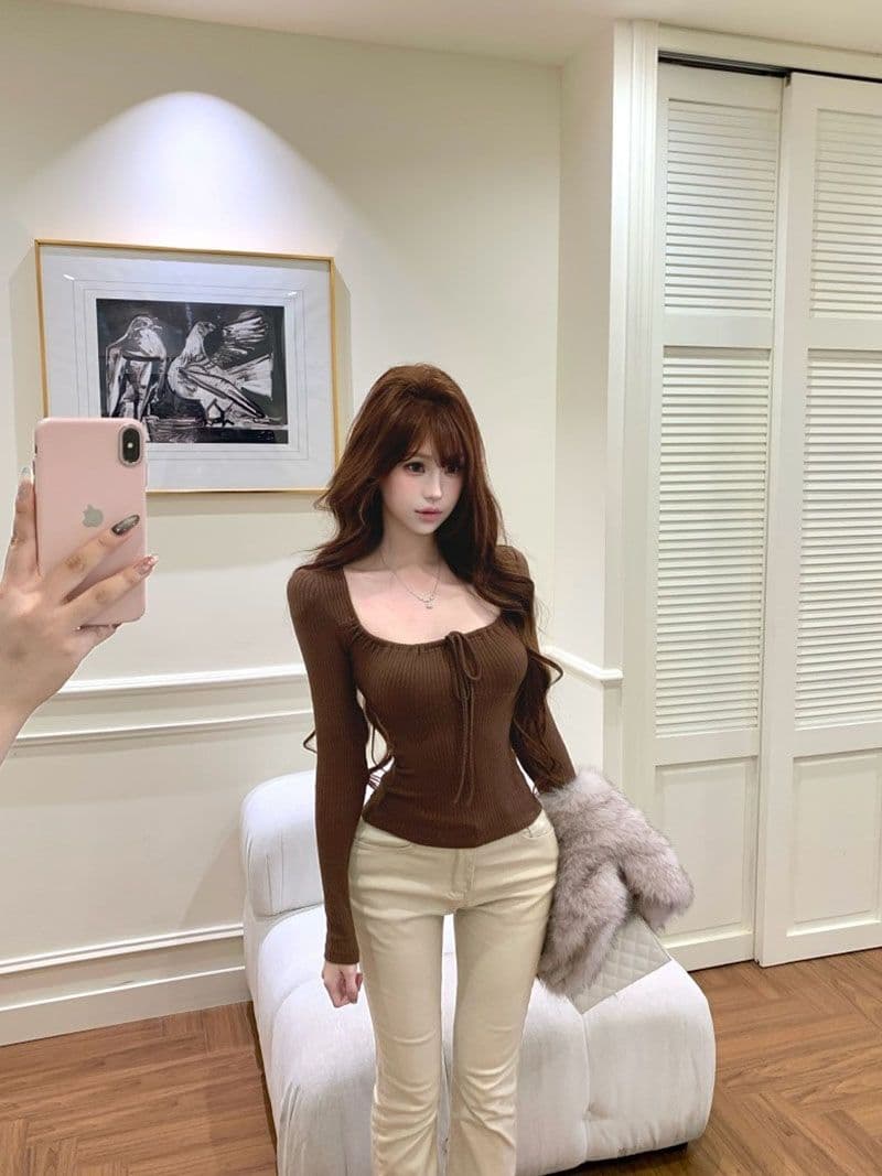 뮤 S 따뜻한 플러시 광장 칼라 스트랩 긴팔 커피 색상 티셔츠 여성 가을 겨울 새로운 상세 이미지 4