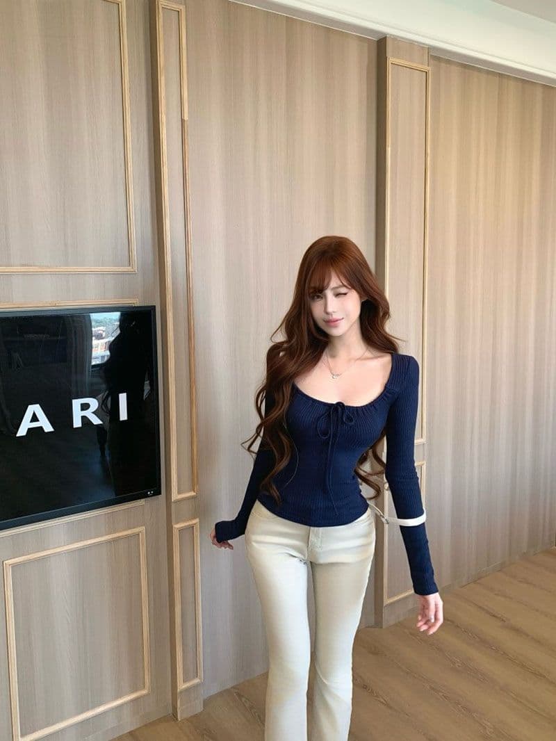 뮤 S 따뜻한 플러시 광장 칼라 스트랩 긴팔 커피 색상 티셔츠 여성 가을 겨울 새로운 상세 이미지 5