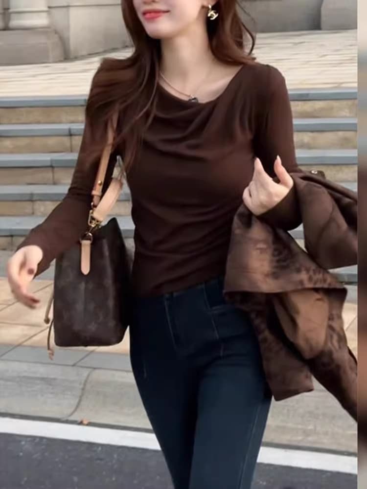 커피 색상 흔들다 칼라 긴팔 티셔츠 여성 2026 새로운 고급 센스 몸매 가꾸기 슈퍼 잘 생긴 아름다운 인사이드 가져 가라. 기본 셔츠 맨위 이미지 2