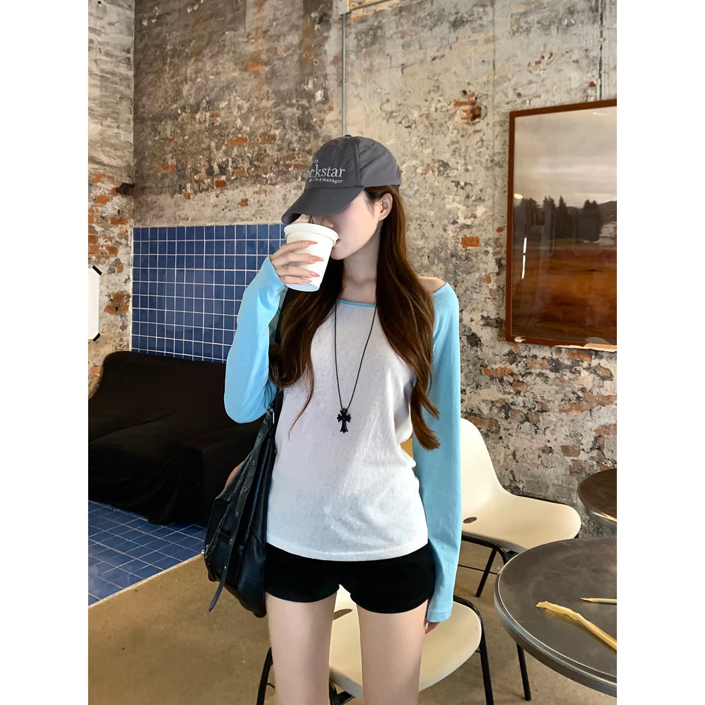 파란색 긴팔 티셔츠 여성 가을 루즈핏 한 부서 오프숄더 비스듬한 어깨 슬림해 보이는 인사이드 가져 가라. 기본 셔츠 작은 맨위