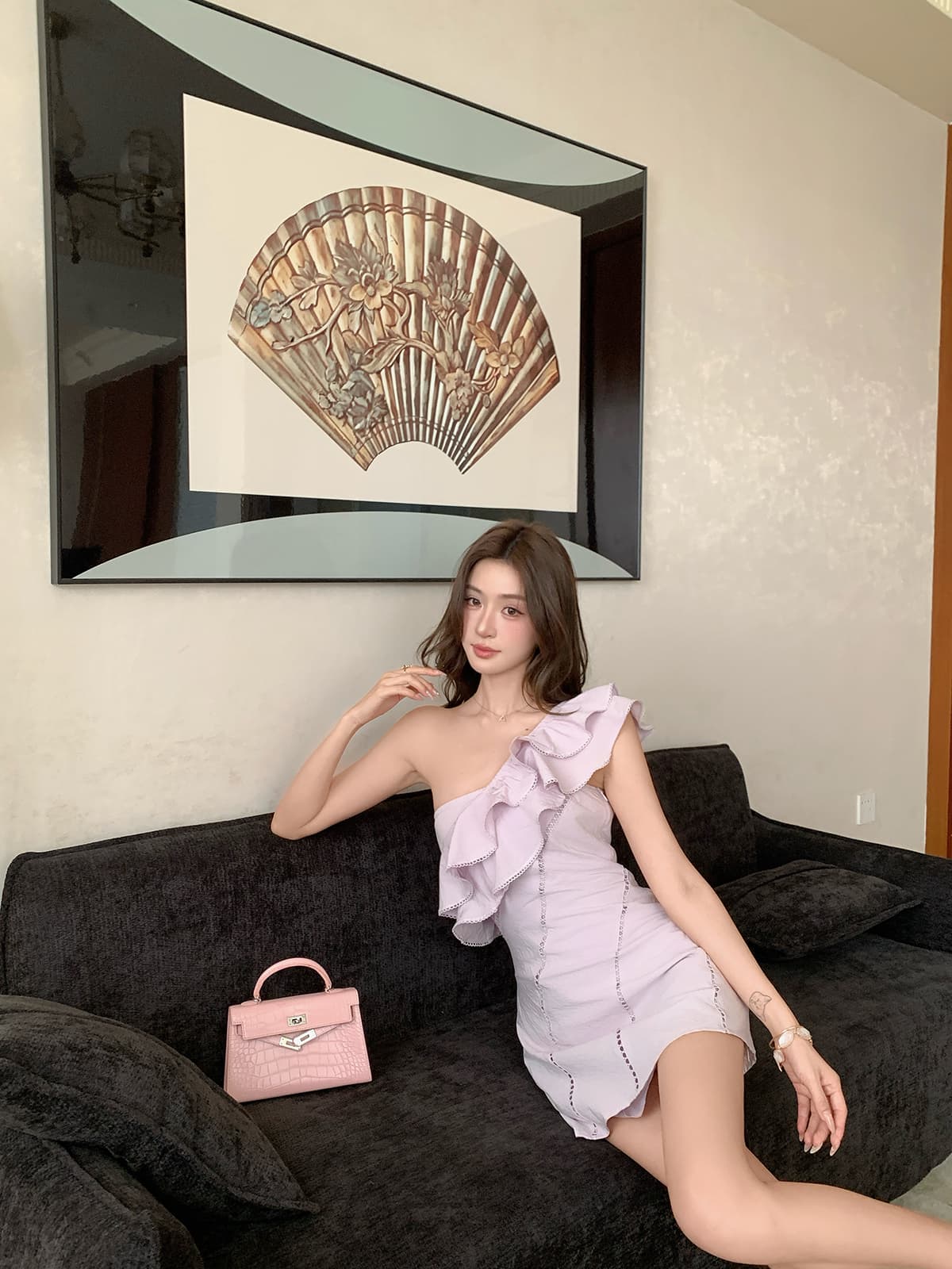 보라색 미니 스커트 아름다움 분위기 센스 비스듬한 어깨 프릴 여성 드레스 여름 해변가 휴가 바람 몸매 가꾸기 슬림해 보이는 치마 상세 이미지 3